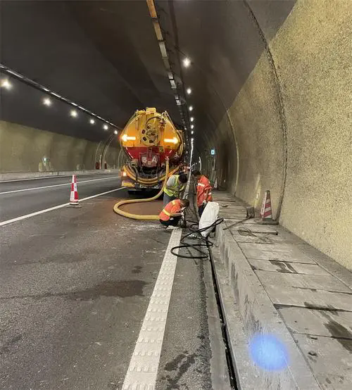 日喀则隧道排水渠清淤